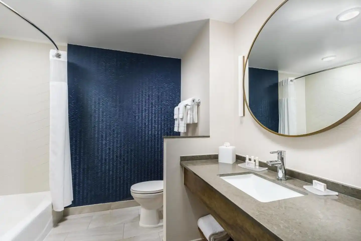 Fairfield Inn & Suites by Marriott Oakhurst Yosemite Badezimmer