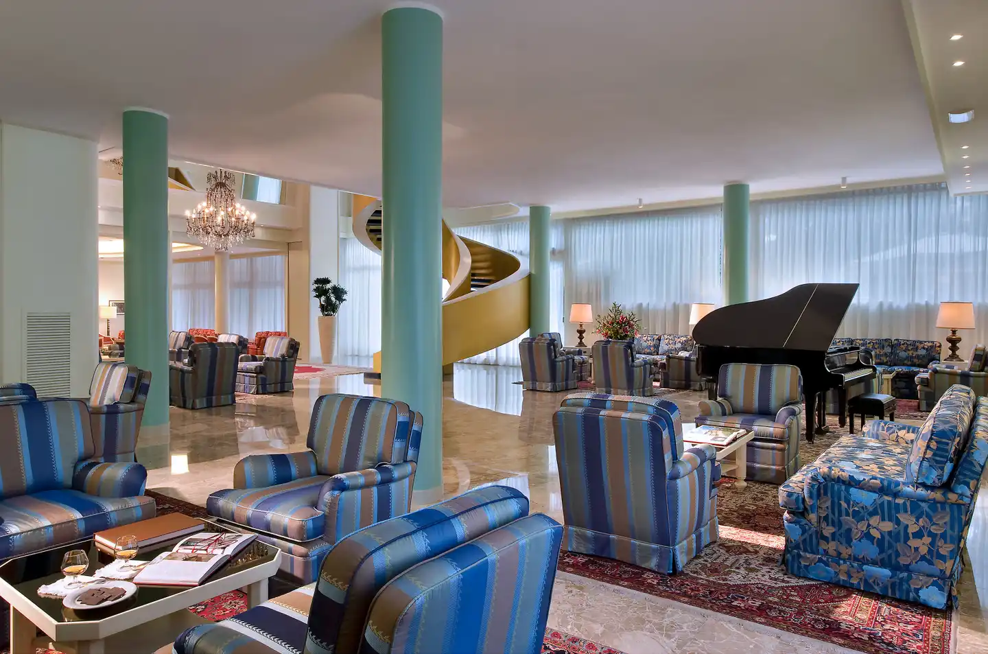 Bristol Buja Lobby