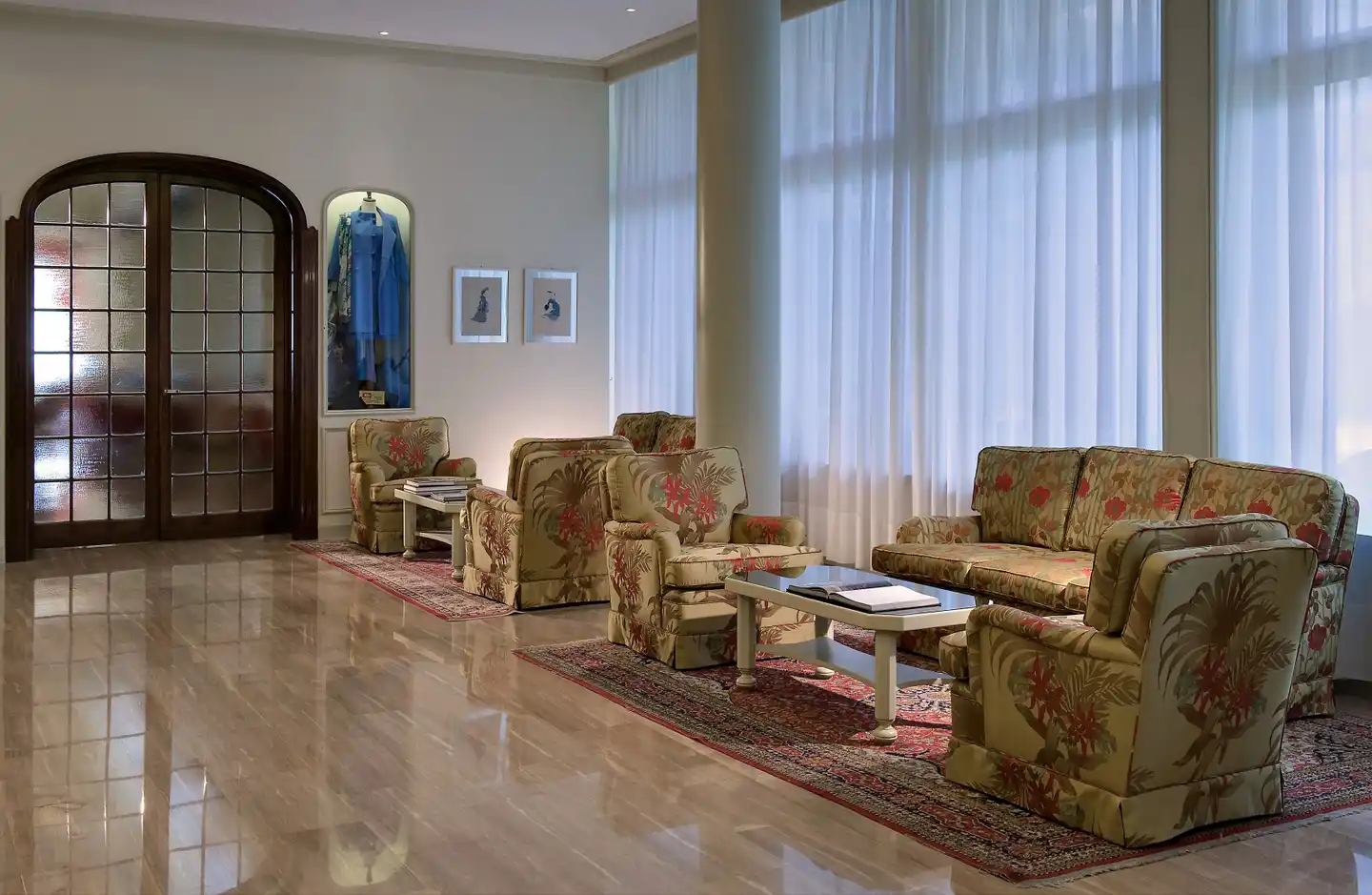 Bristol Buja Lobby