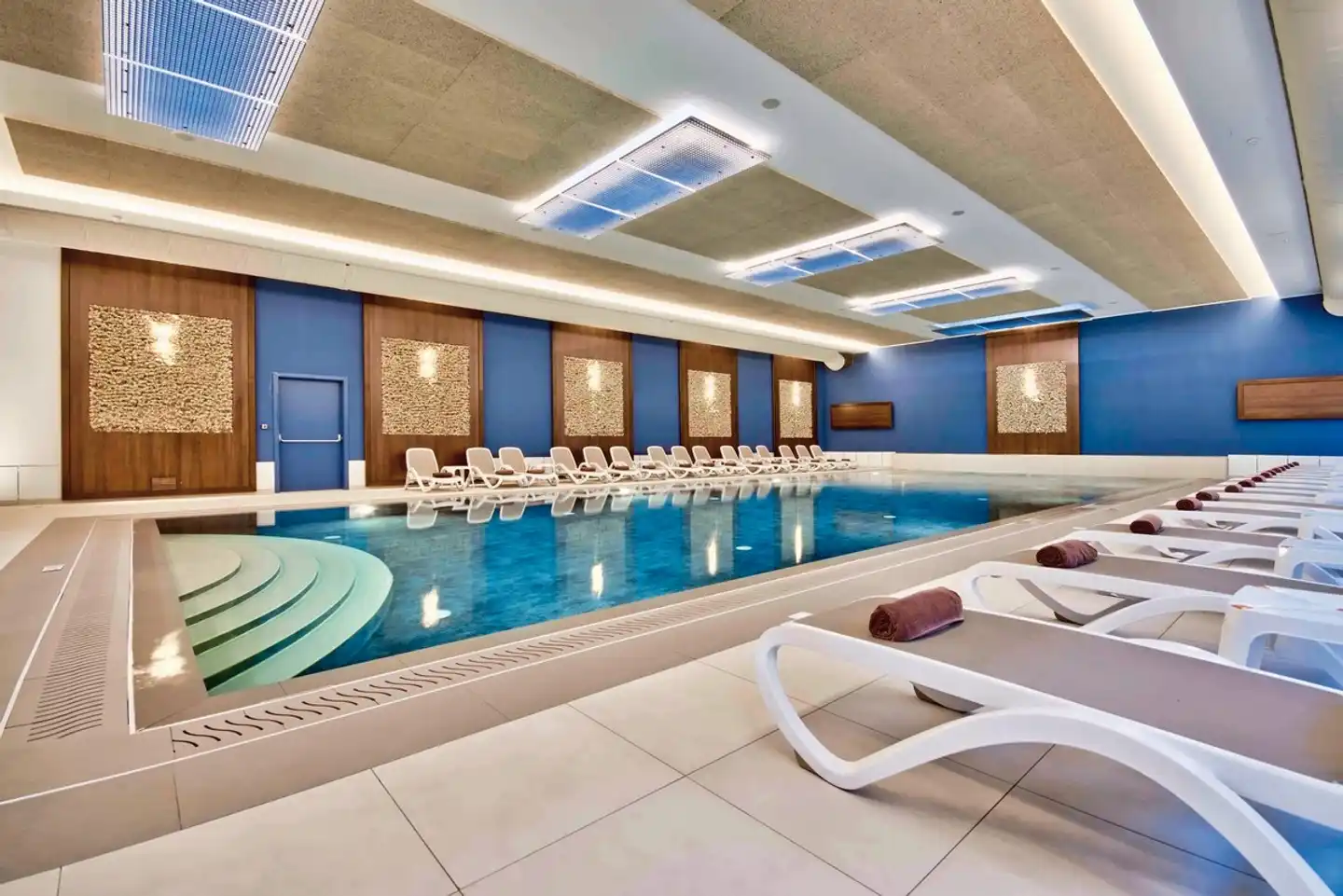 DoubleTree by Hilton Malta Hallenbad