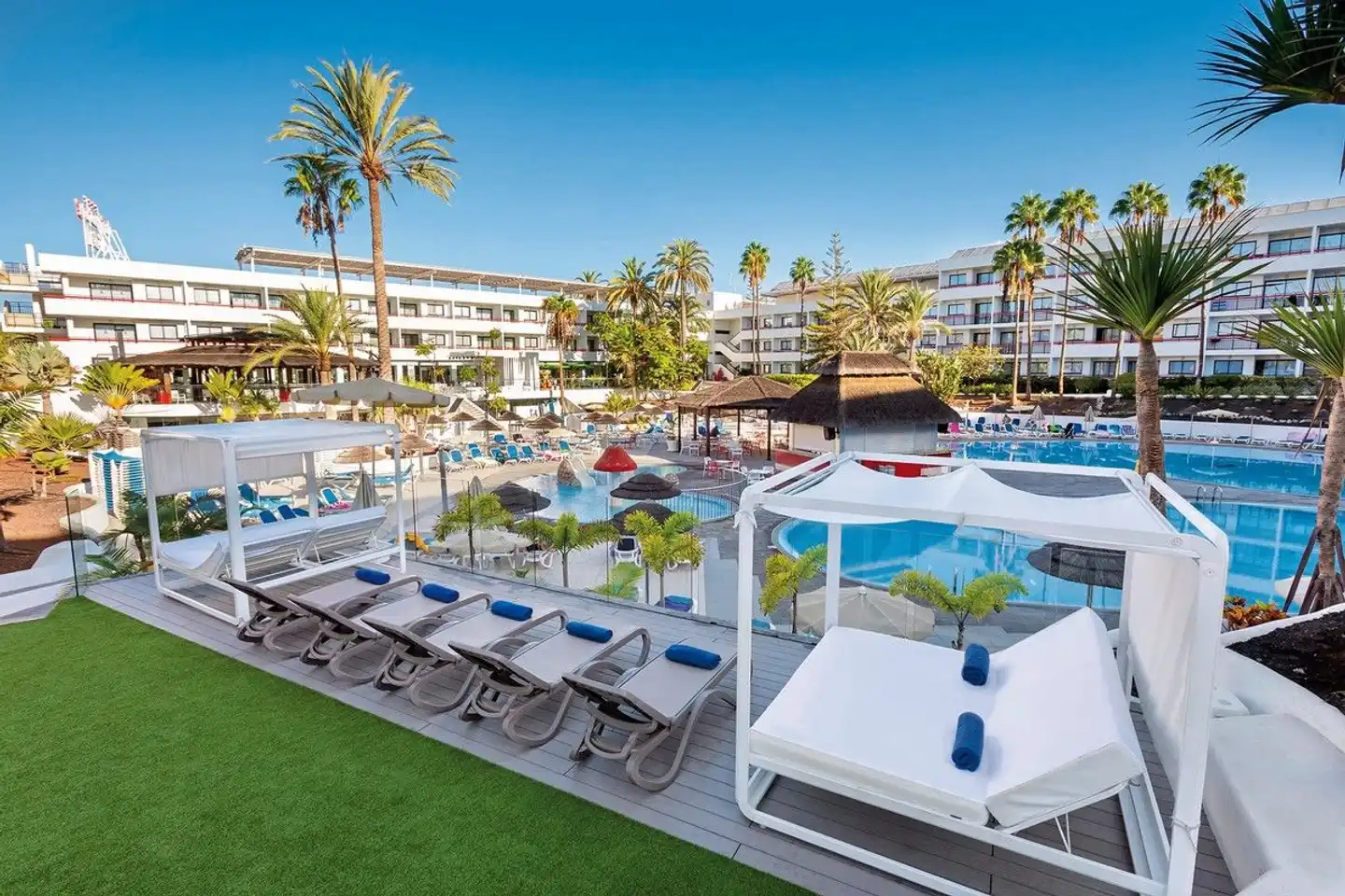 Alexandre Hotel La Siesta Aussenansicht