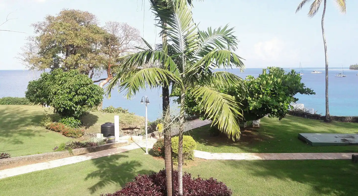 Crown Point Beach Hotel Garten