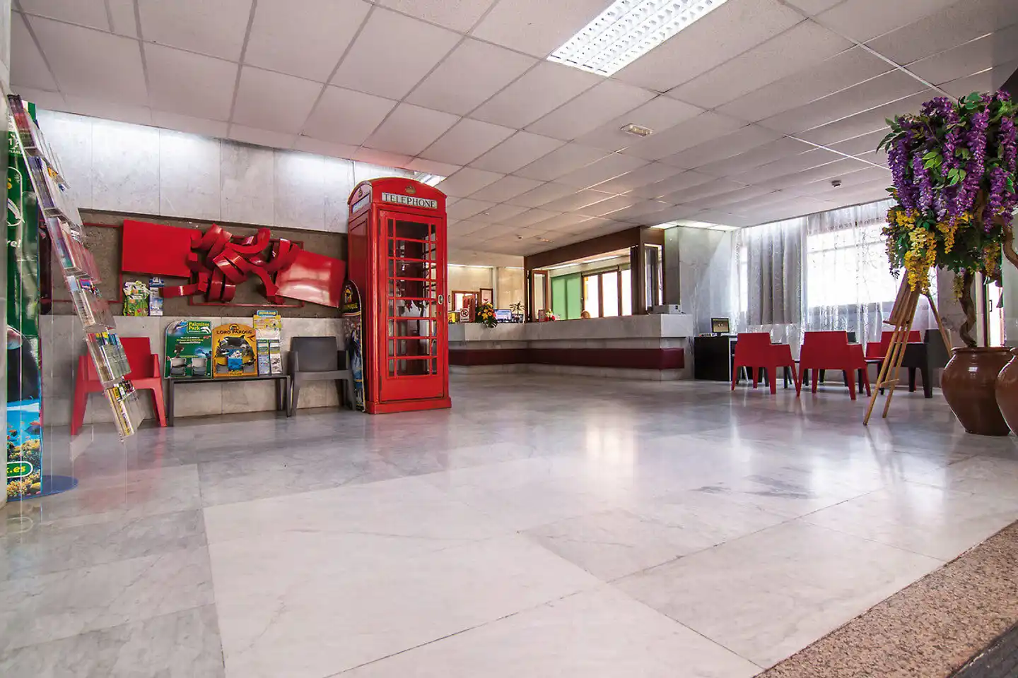 Corona Roja Lobby