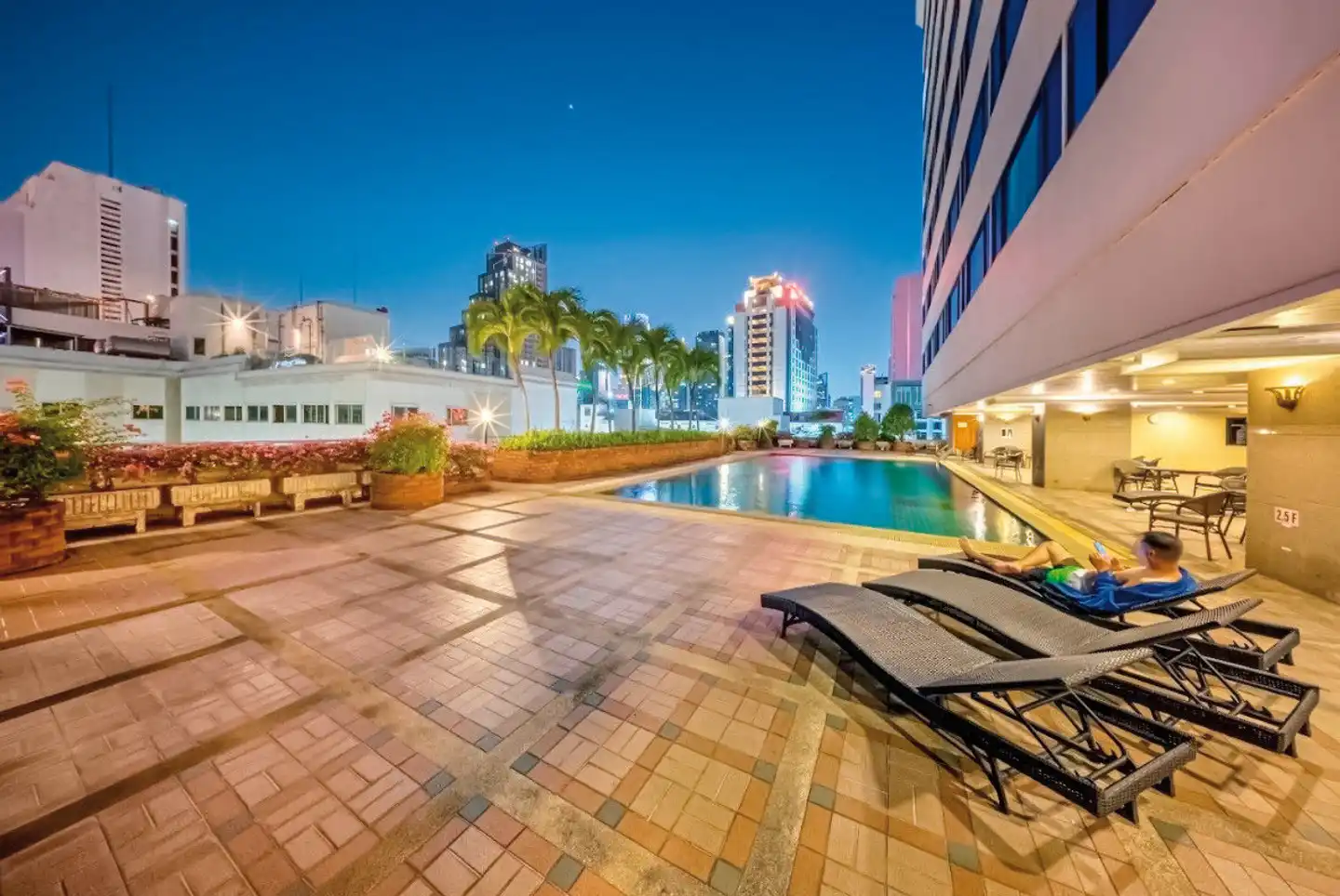 Royal Benja Hotel Pool
