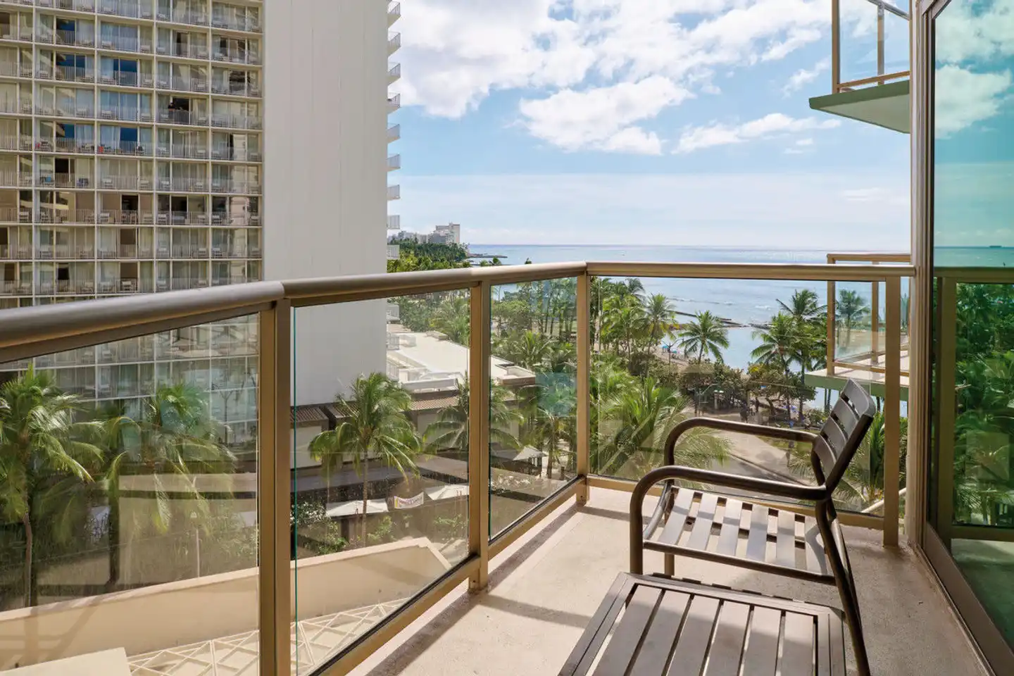 Aston Waikiki Circle Hotel Terrasse