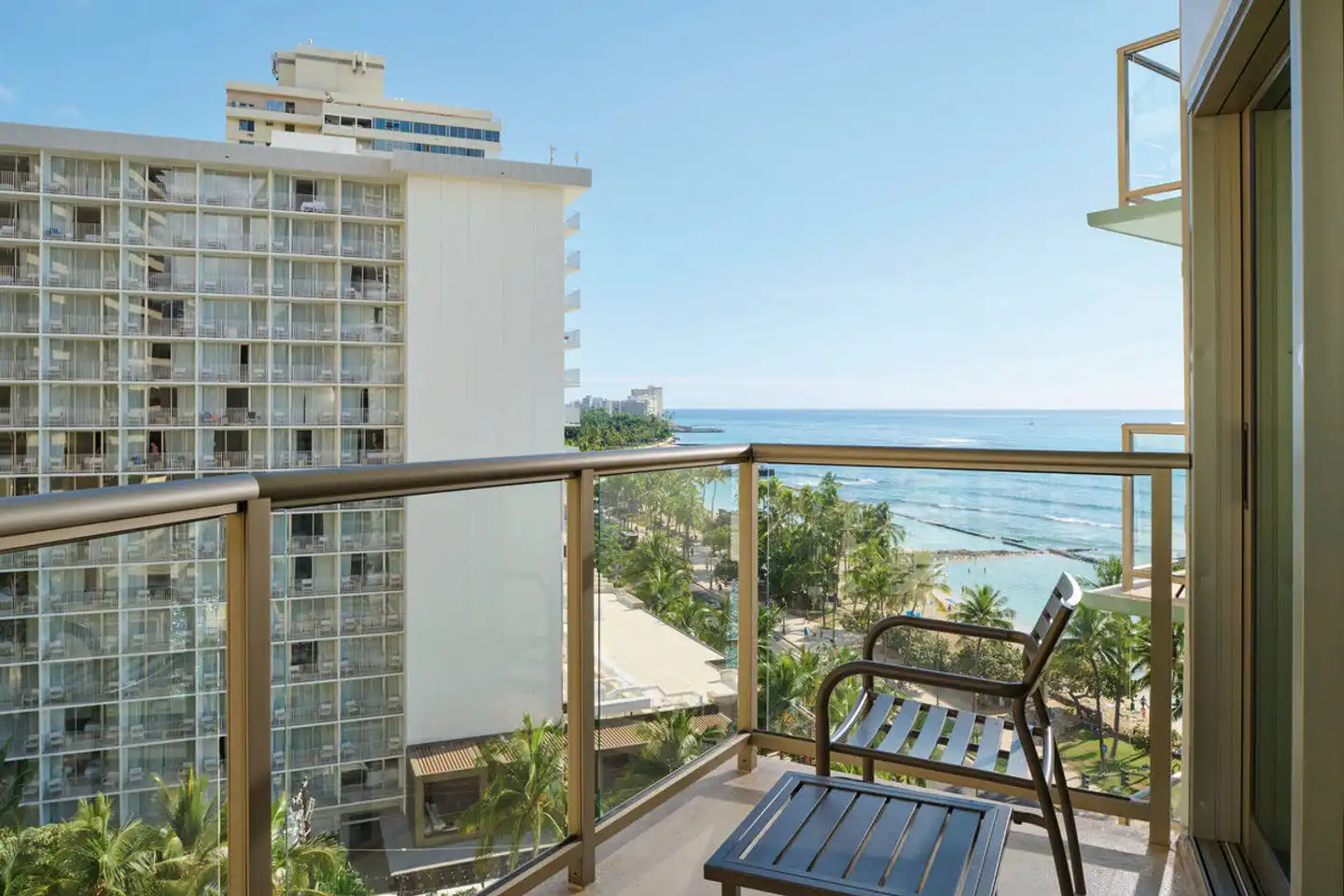 Aston Waikiki Circle Hotel Terrasse