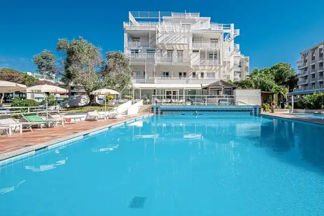 Bembo Pool