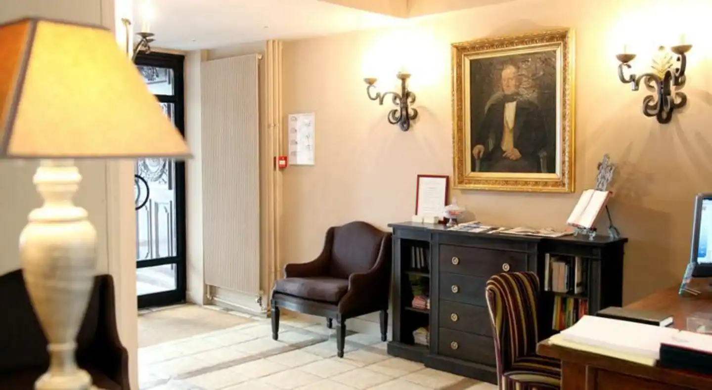 Albe Bastille Lobby