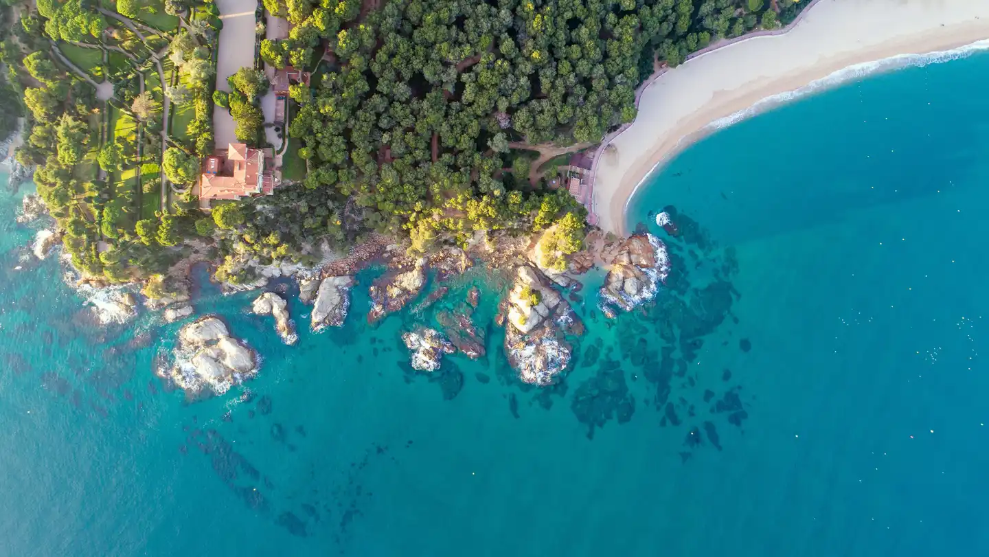 L'Azure Strand