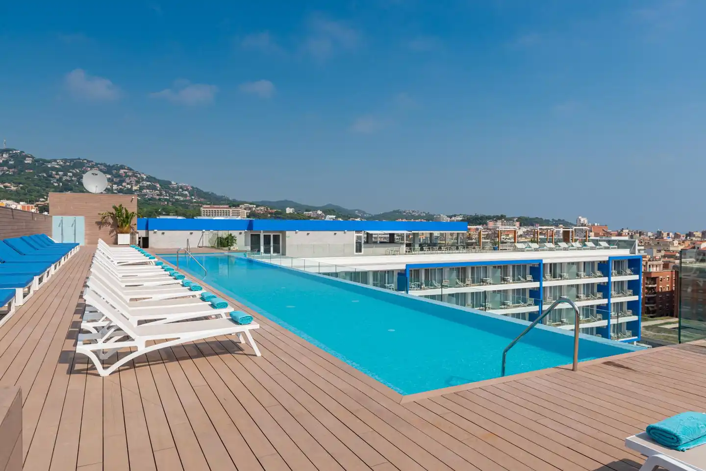 L'Azure Pool