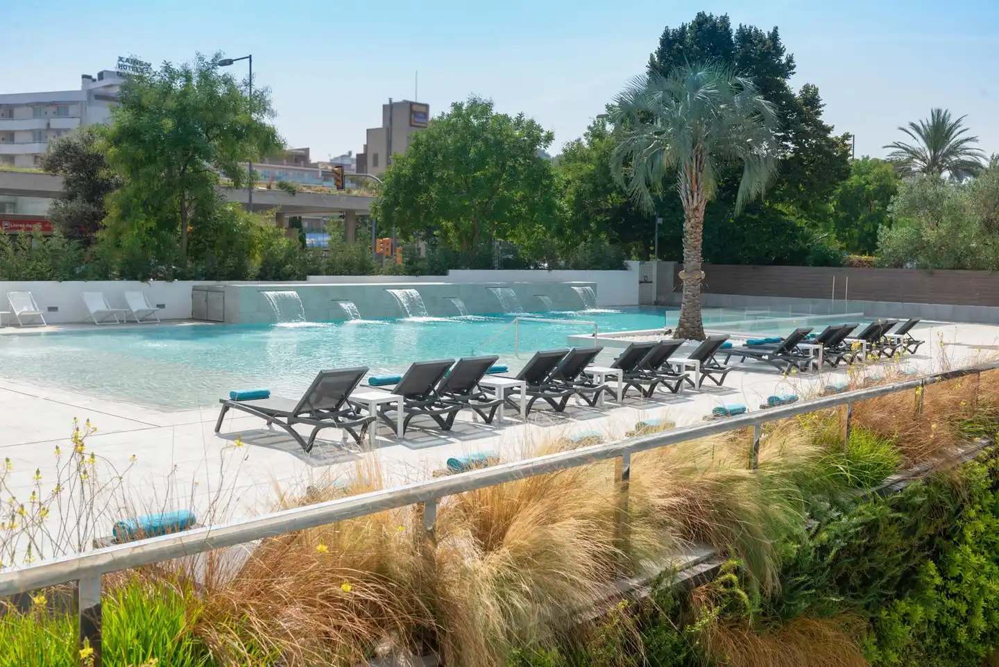 L'Azure Pool