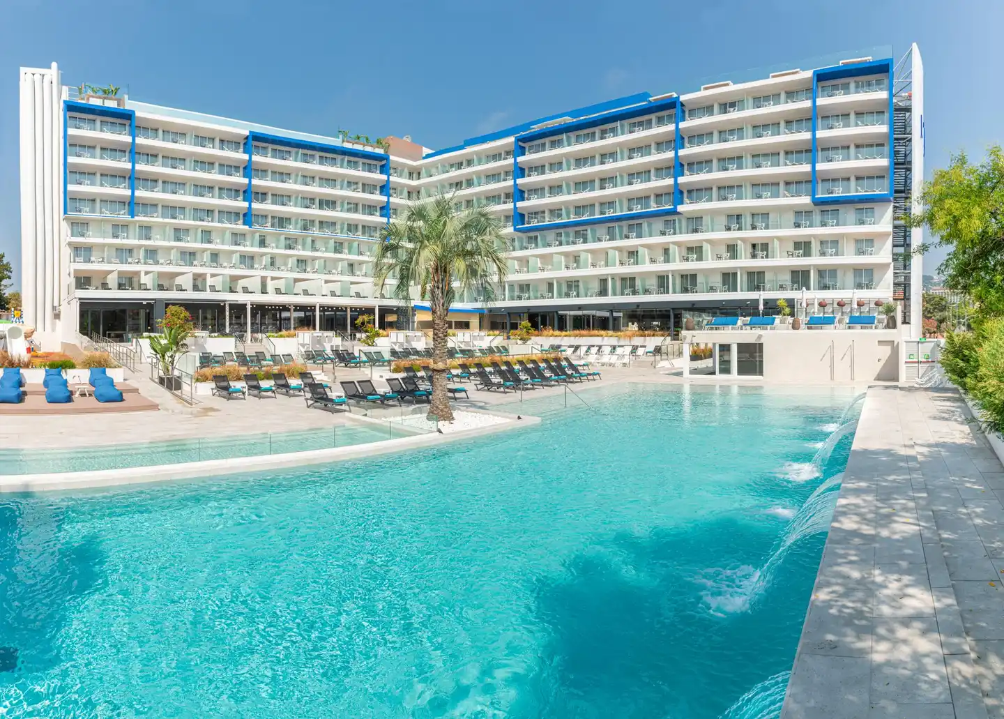 L'Azure Aussenansicht