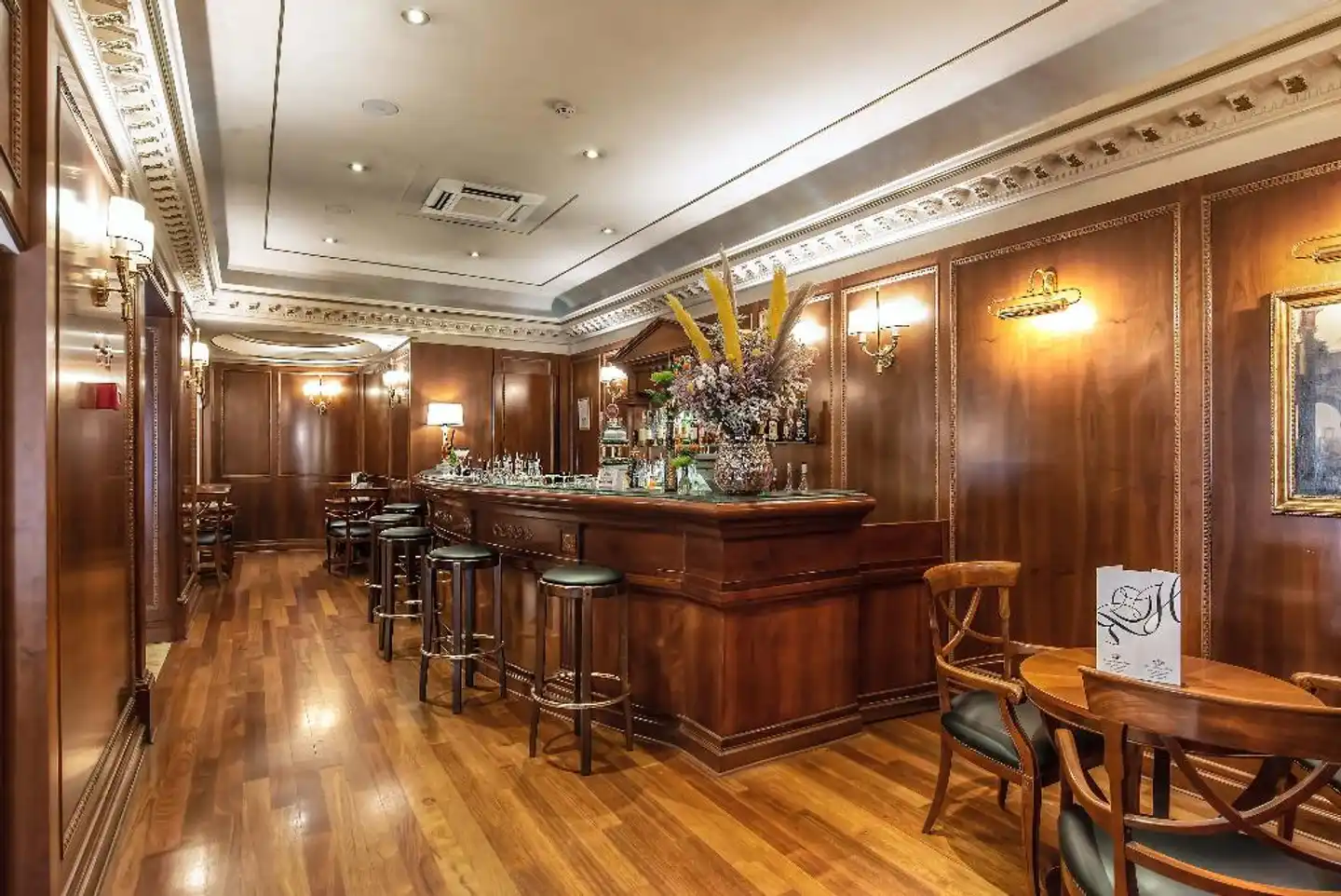 River Palace Hotel Bar