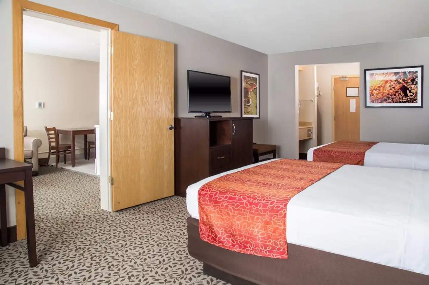 Gray Wolf Inn & Suites Wohnbeispiel
