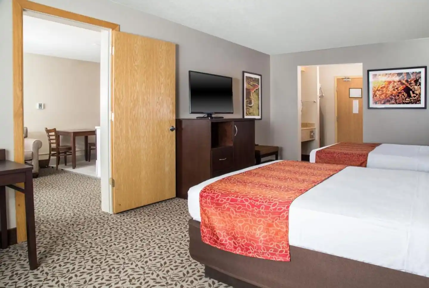 Gray Wolf Inn & Suites Wohnbeispiel