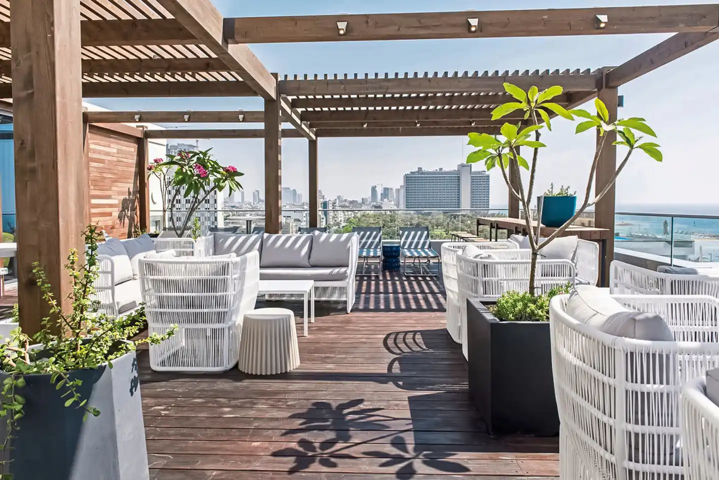 Tal Hotel by the Beach Terrasse