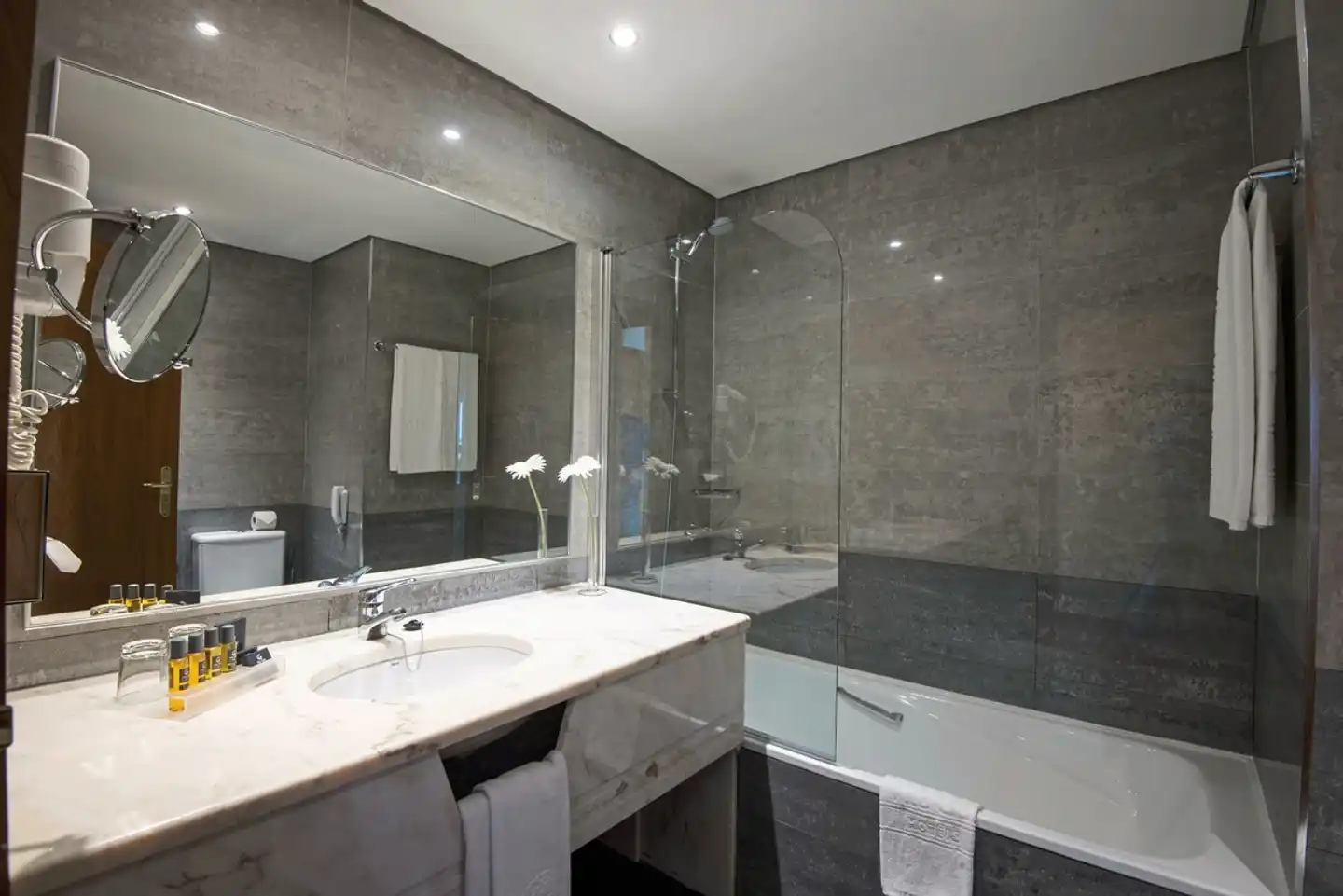 Vila Galé Porto Badezimmer