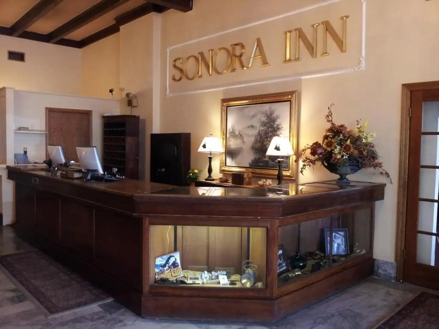 Sonora Inn Lobby