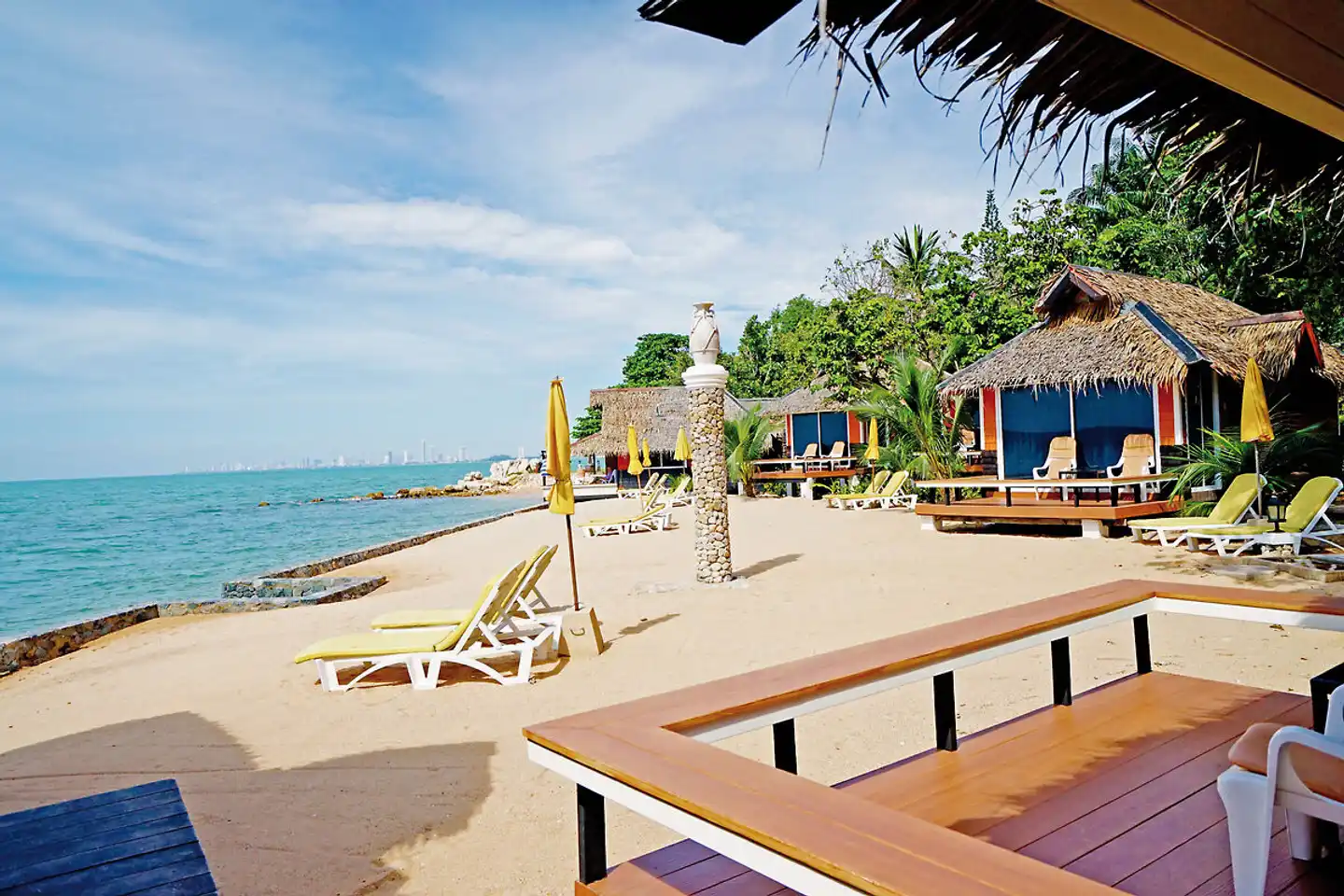 Sunset Village Beach Resort Strand