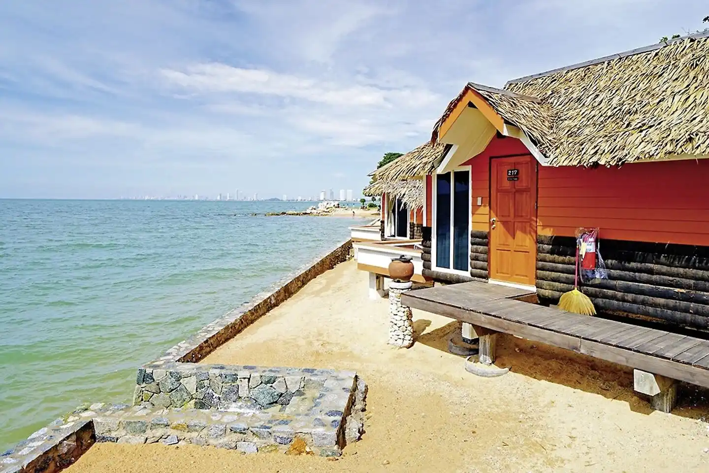 Sunset Village Beach Resort Strand