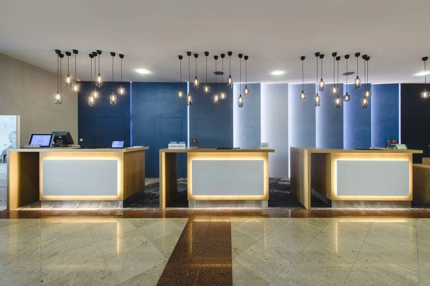 Courtyard by Marriott Warsaw Airport Lobby