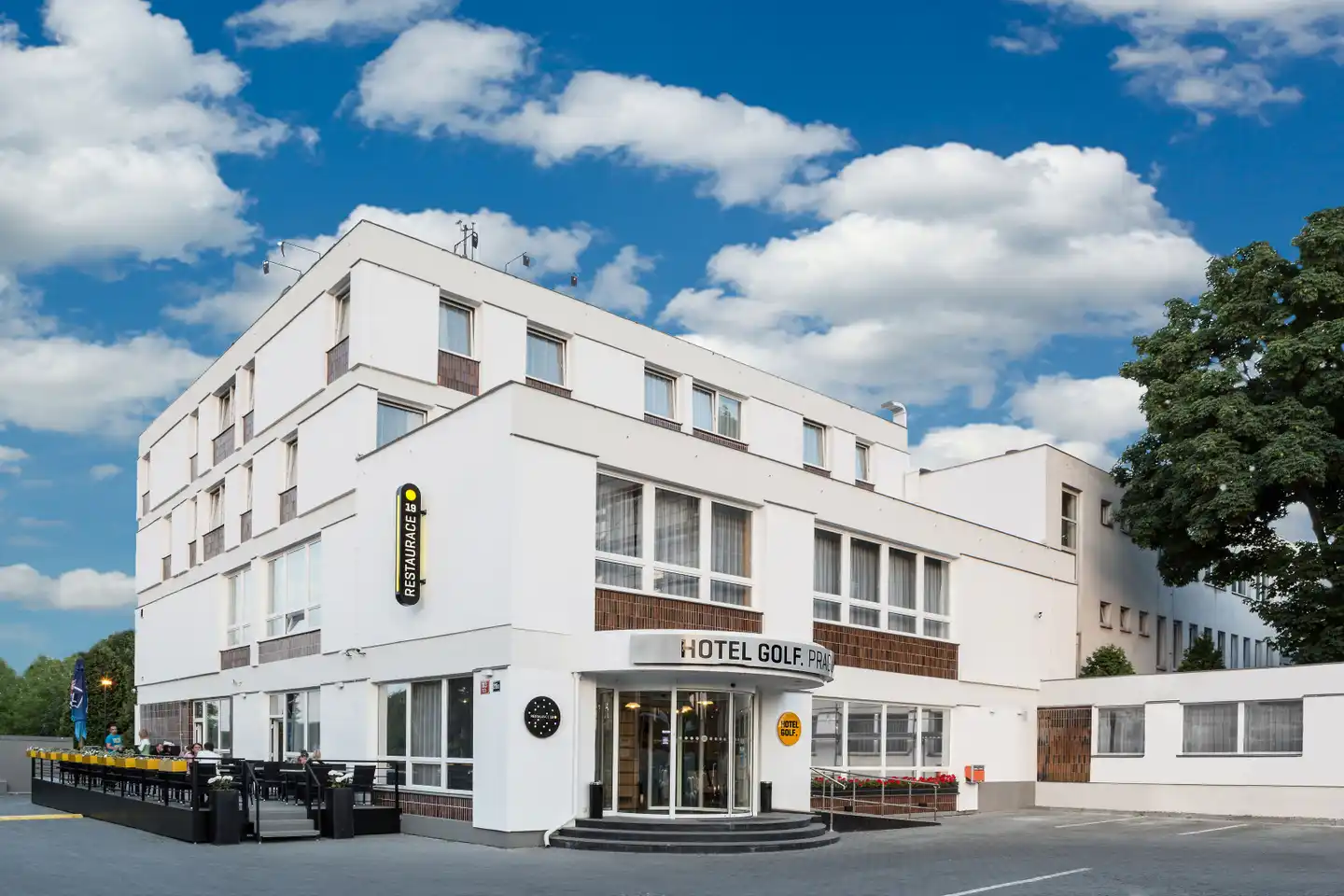Hotel Golf Aussenansicht