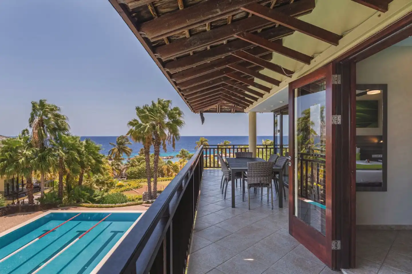 LionsDive Beach Resort Terrasse