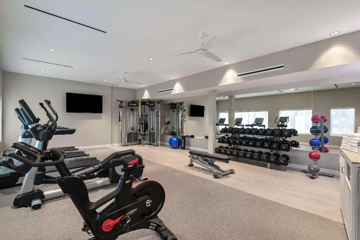 DoubleTree Suites by Hilton Naples Sport und Entertainment