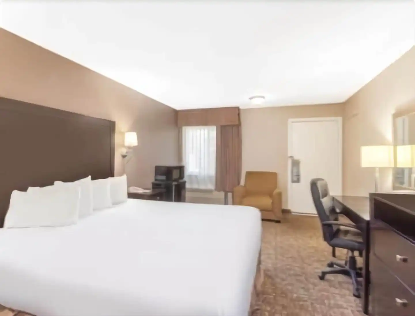 Ramada by Wyndham Fresno North Wohnbeispiel