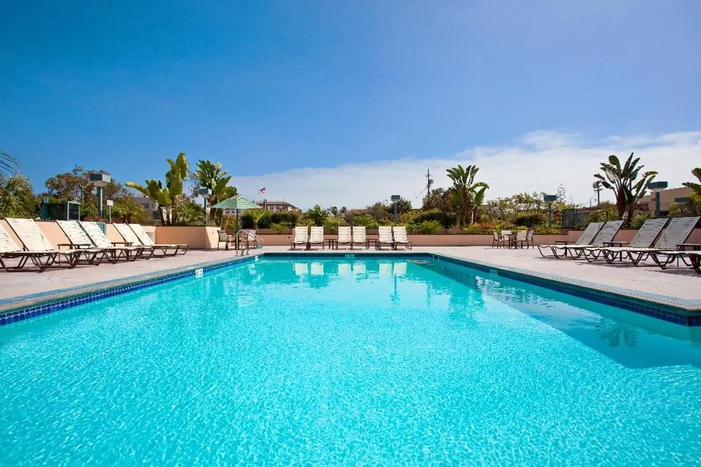 Crowne Plaza Los Angeles Harbour Pool