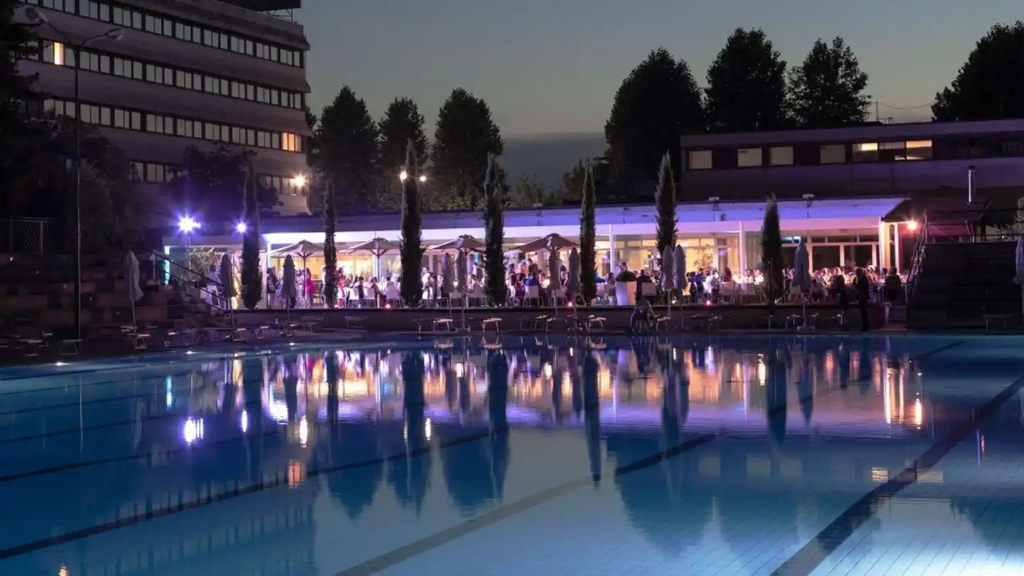 Living Place Hotel Pool