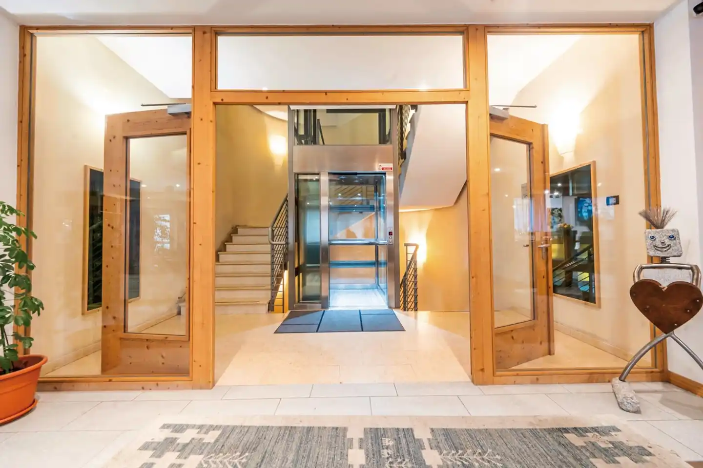 Alpine Mugon Lobby
