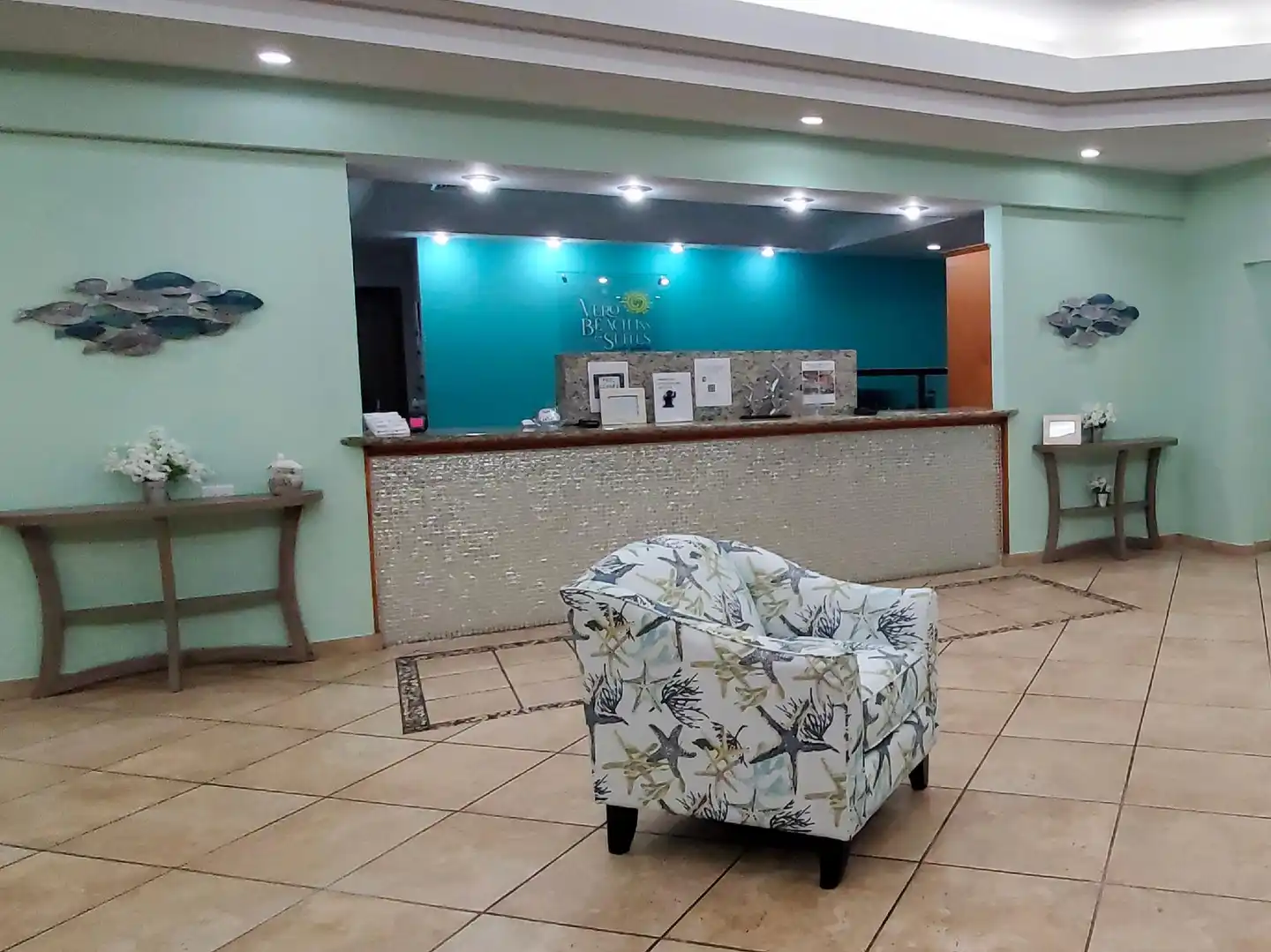 Vero Beach Inn & Suites Lobby