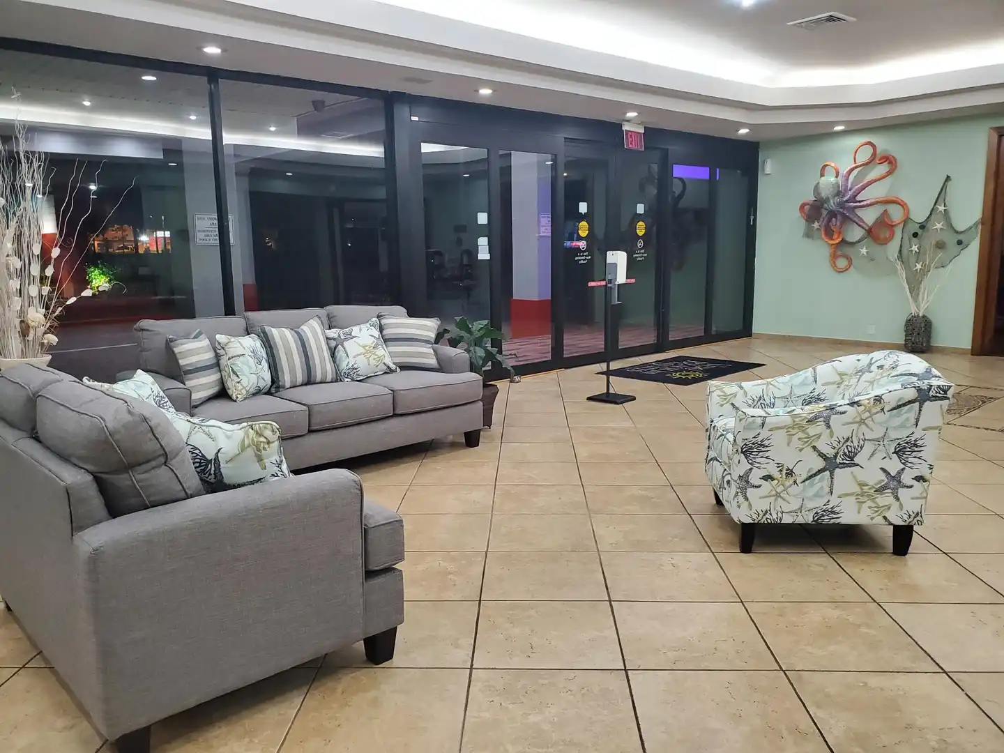 Vero Beach Inn & Suites Lobby