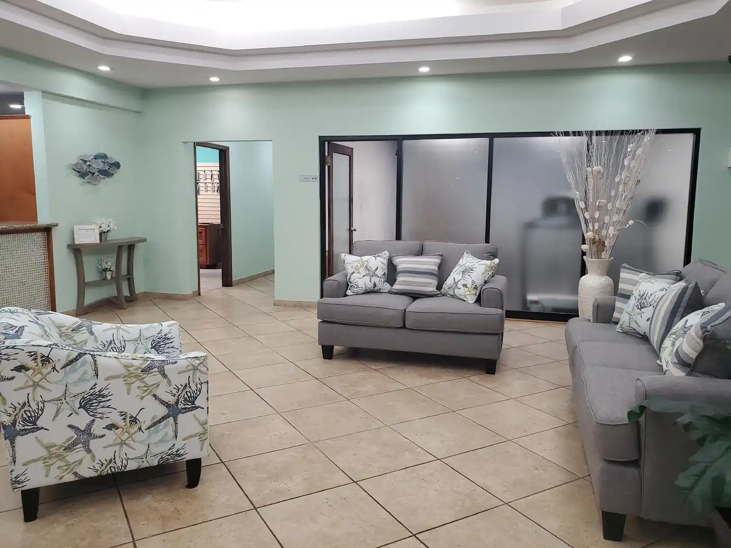 Vero Beach Inn & Suites Lobby