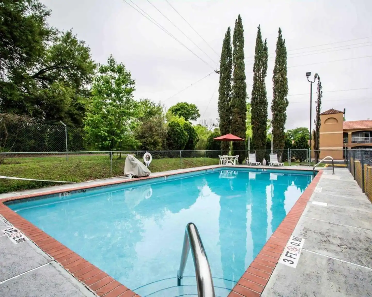 Travelodge by Wyndham Alachua Pool
