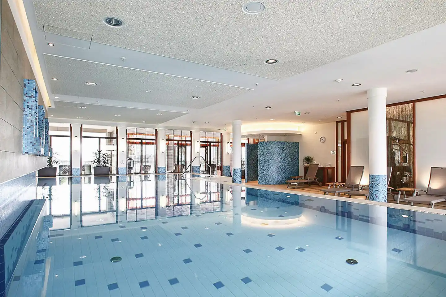 ATLANTIC Hotel Wilhelmshaven Hallenbad