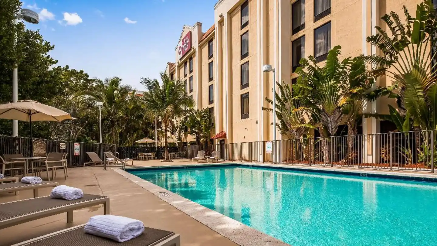 Best Western Plus Kendall Hotel & Suites Pool