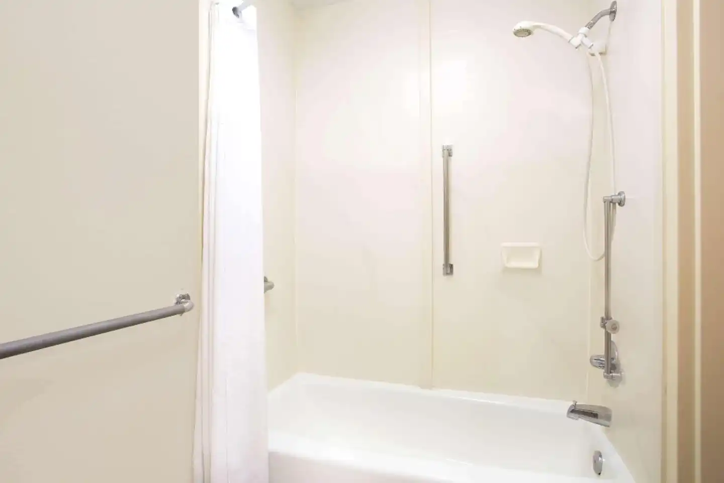 Days Inn by Wyndham Easley/Greenville/Clemson Area Badezimmer