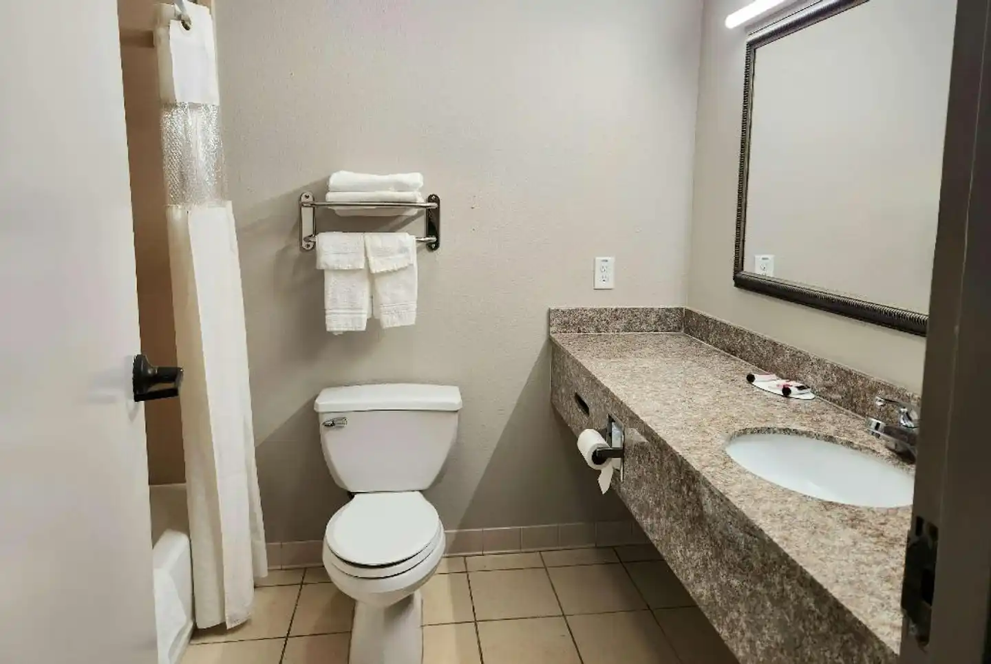 Days Inn by Wyndham LaPlace- New Orleans Badezimmer