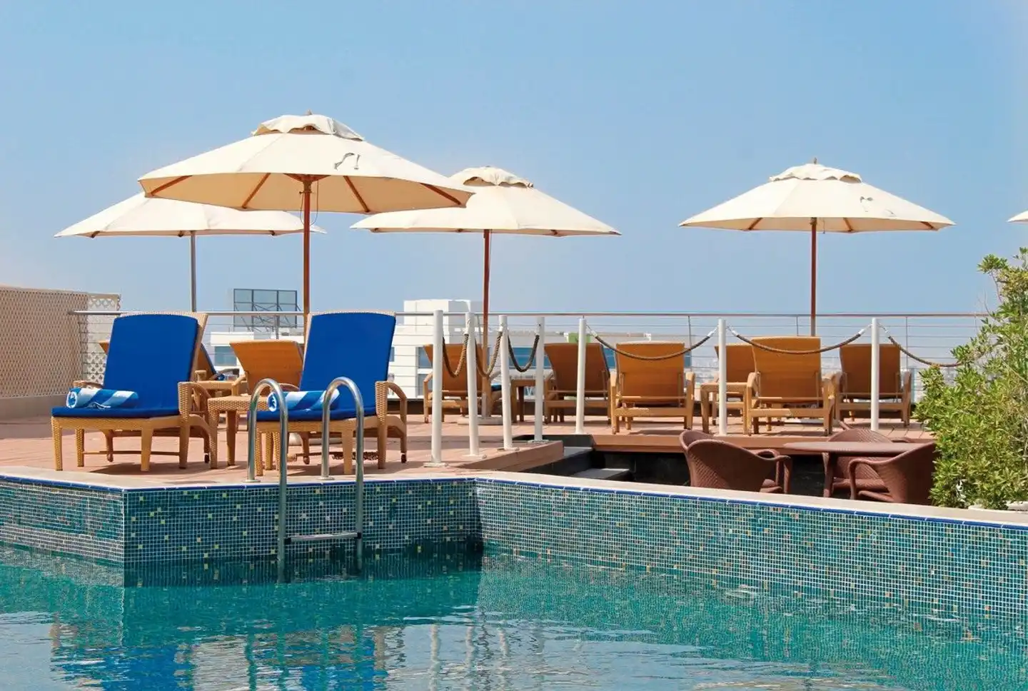 Golden Tulip Muscat Pool