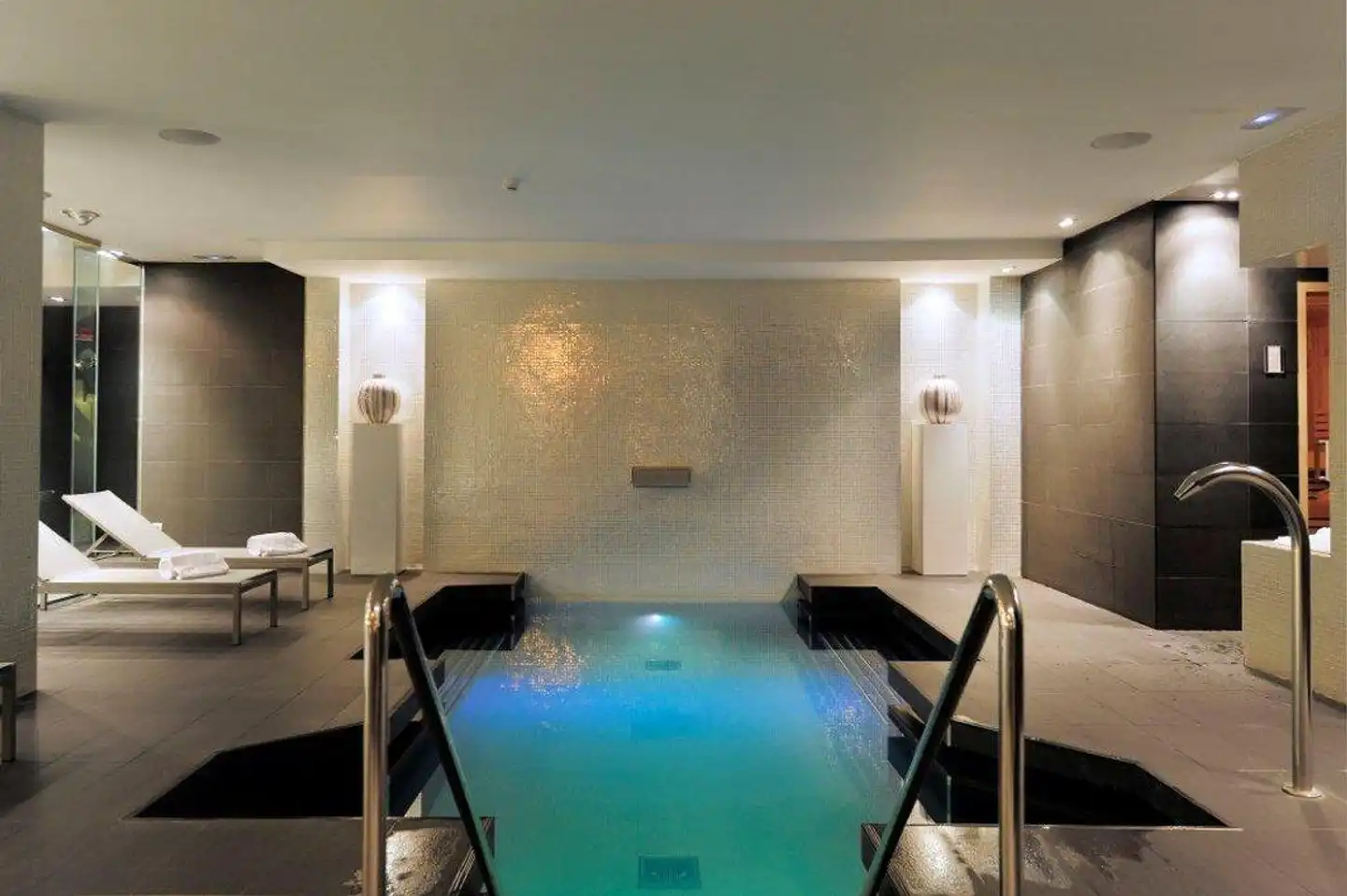 Grums Barcelona Hotel&Spa Hallenbad