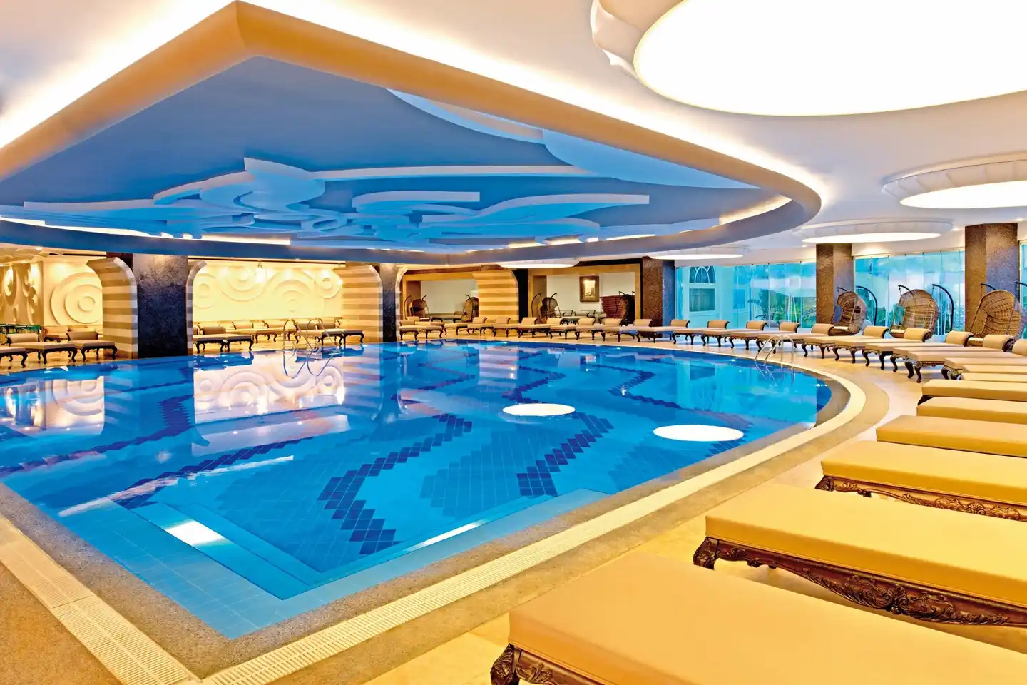 Delphin Imperial Hallenbad