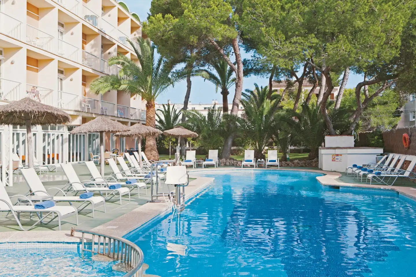 Isla de Cabrera Hotel Pool