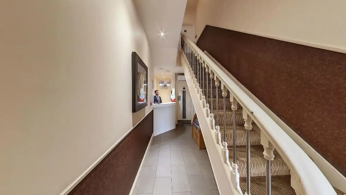 Simply Rooms & Suites Lobby