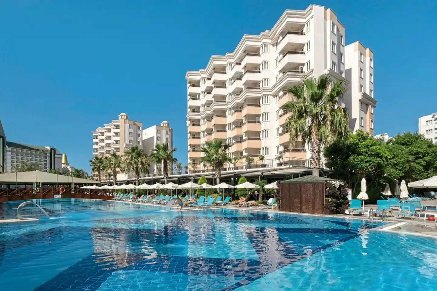 Ramada Resort Lara Aussenansicht