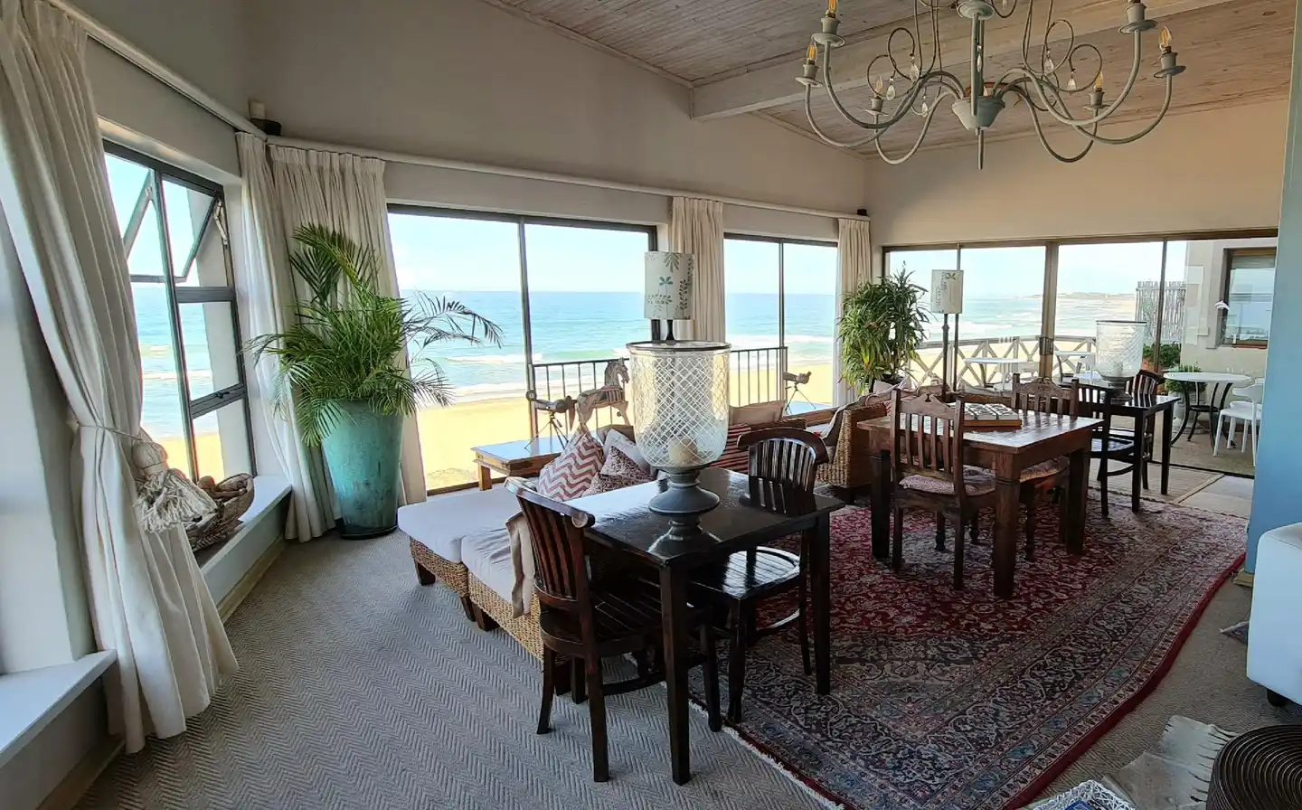 On the Beach Guesthouse & Apartments Wohnbeispiel