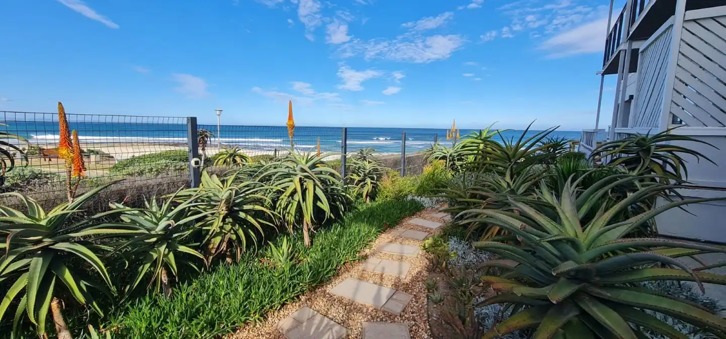 On the Beach Guesthouse & Apartments Garten