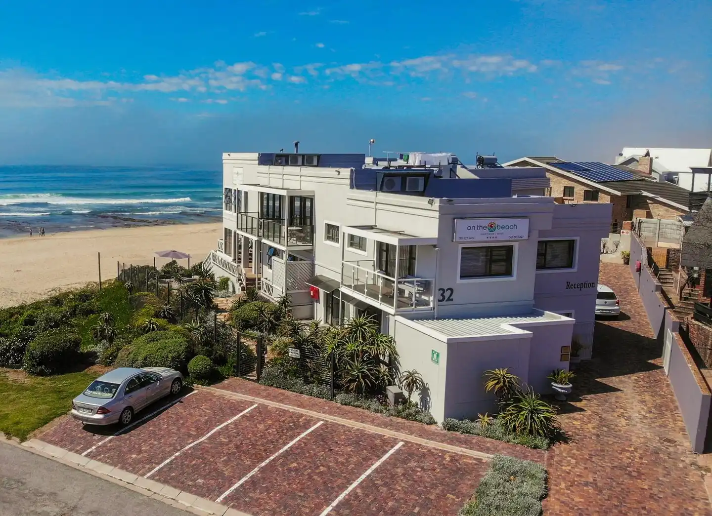 On the Beach Guesthouse & Apartments Aussenansicht