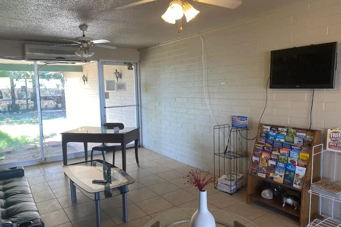 Desert Grove Inn and Suites Wohnbeispiel